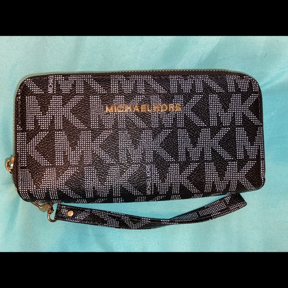 Michael Kors Wristlet Wallet - Picture 1 of 3